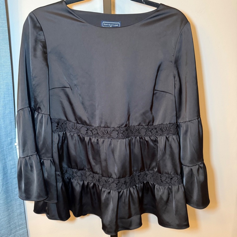 Duffield Lane NWT Blouse Tiered Bell‎ Sleeve Lace Detail Black Size Small